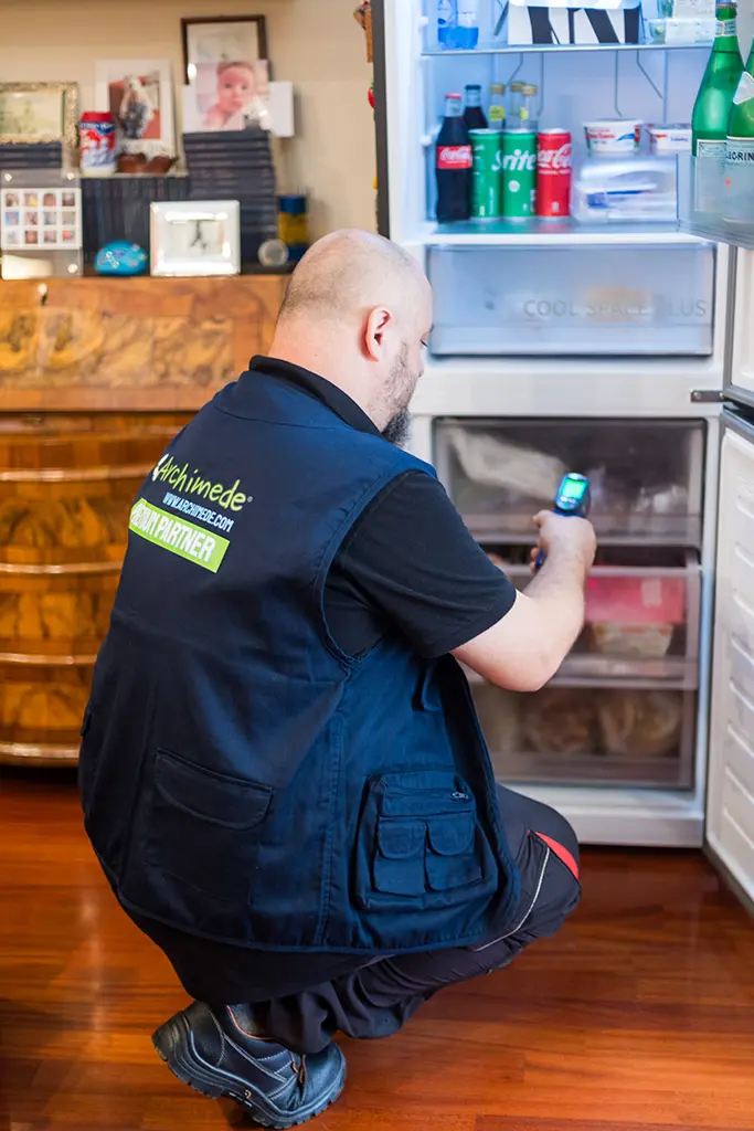 Tecnico di Archimede ripara frigorifero Whirlpool a Bologna